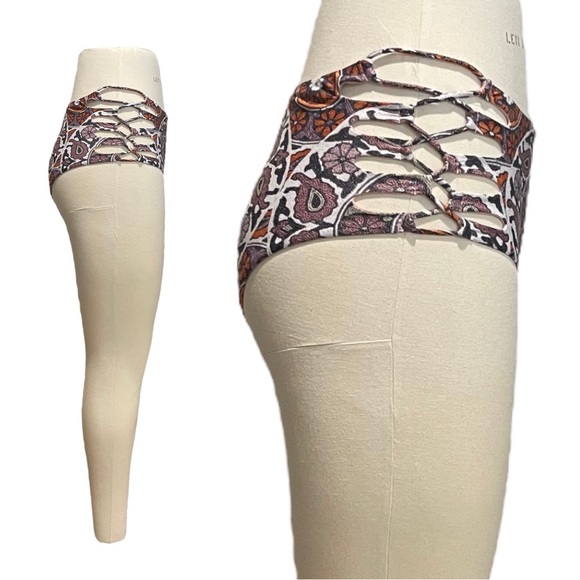 Sea Gypsies by Lost 2-Piece Bikini - Picture 5 of 10